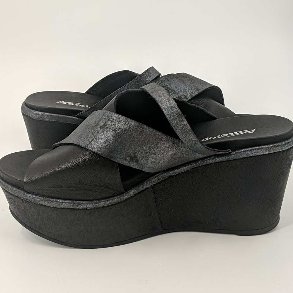 *Sold*NWT ANTELOPE Platform Shimmery Sandals - Picture 4 of 9